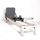 Pilates-Reformer aus weißem Aluminium