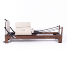 Pilates-Reformer aus Nussbaumholz